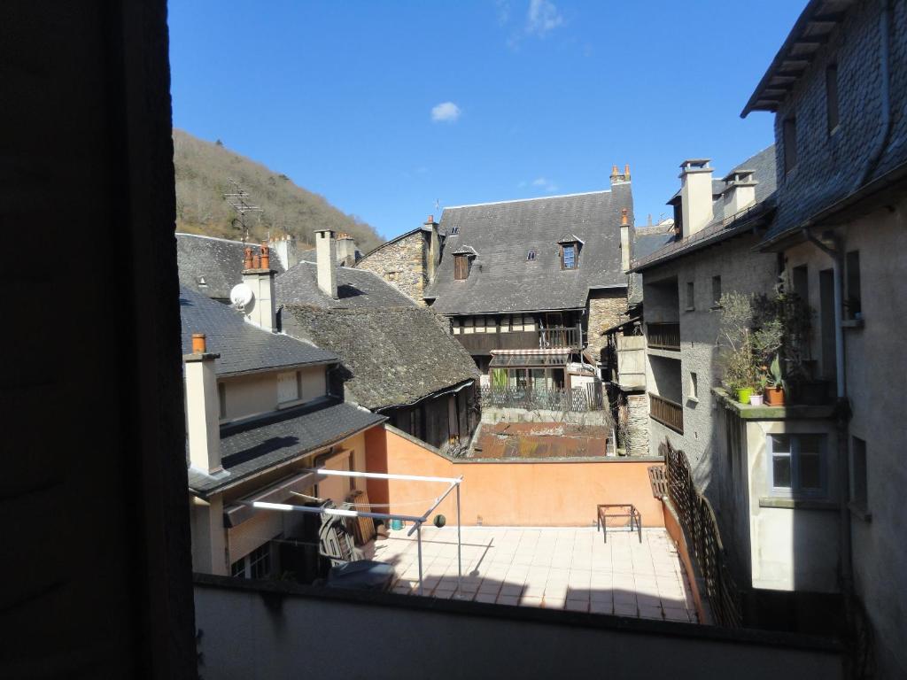Nespecifikovaný výhled na hory nebo výhled na hory při pohledu z hotelu