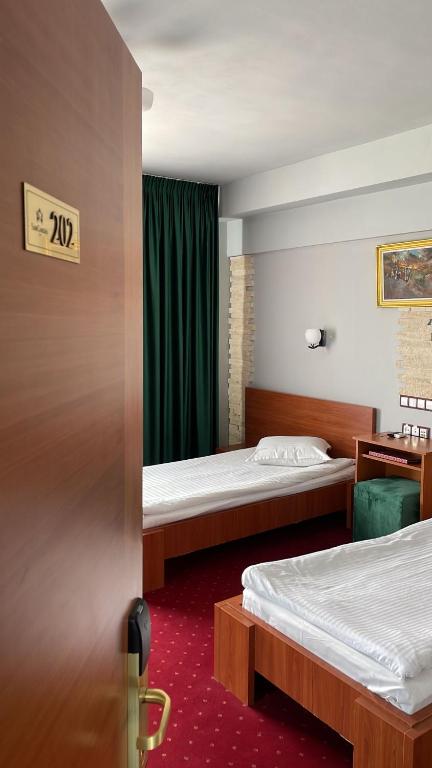Postel nebo postele na pokoji v ubytování Hotel SunGarden Salin