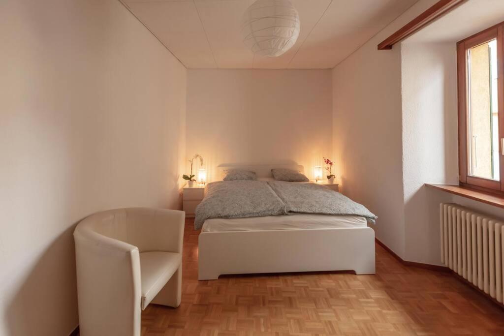 A bed or beds in a room at Casa al Sole - Bellissimo appartamento con terrazza e vista lago