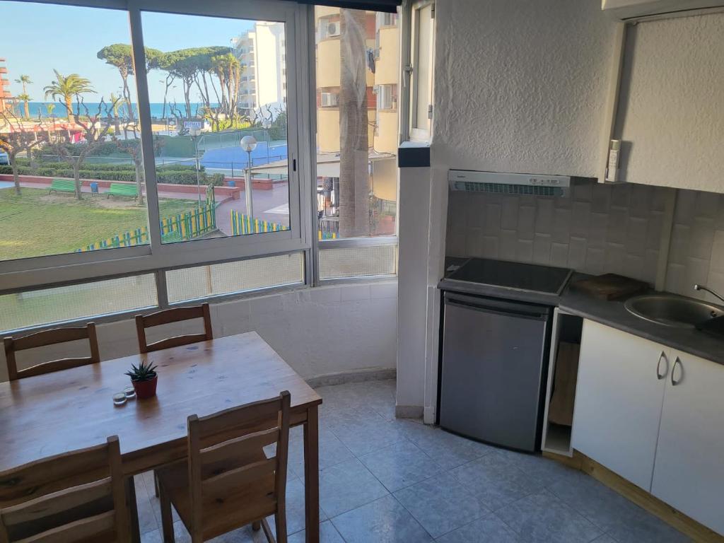 Kuchyň nebo kuchyňský kout v ubytování Estudio III Loft, La Pineda, Salou, playa, Port Aventura con Piscina
