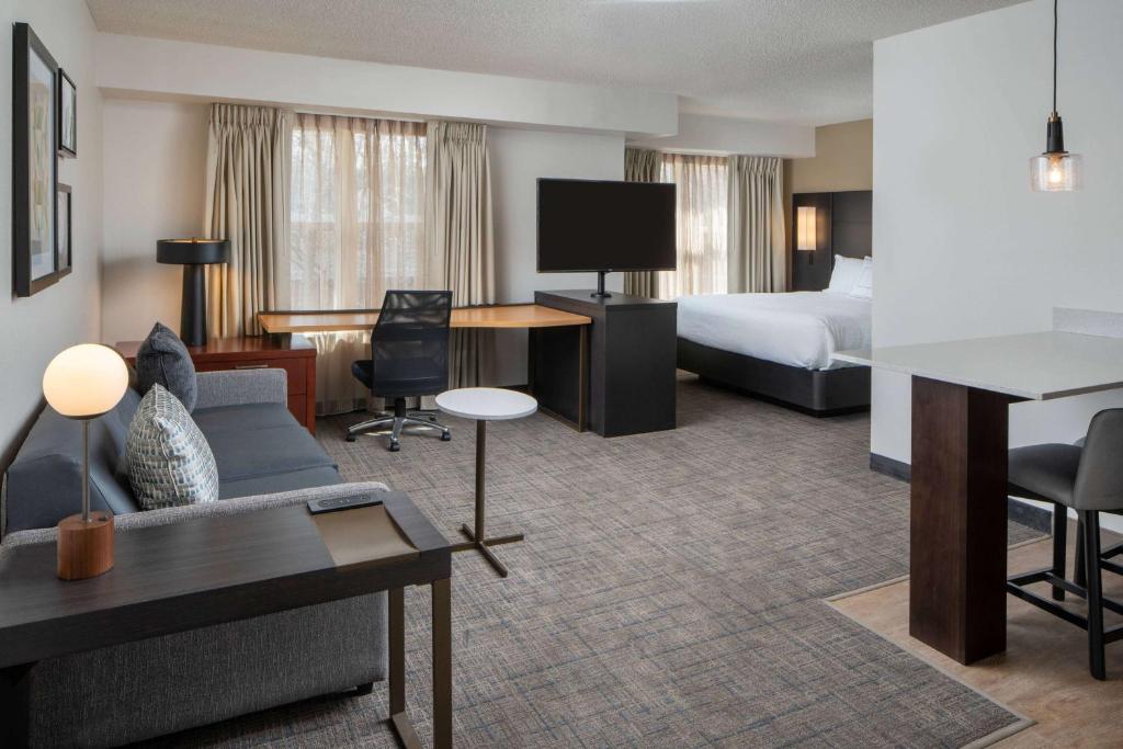 Sonesta ES Suites Fairfax Fair Lakes photo