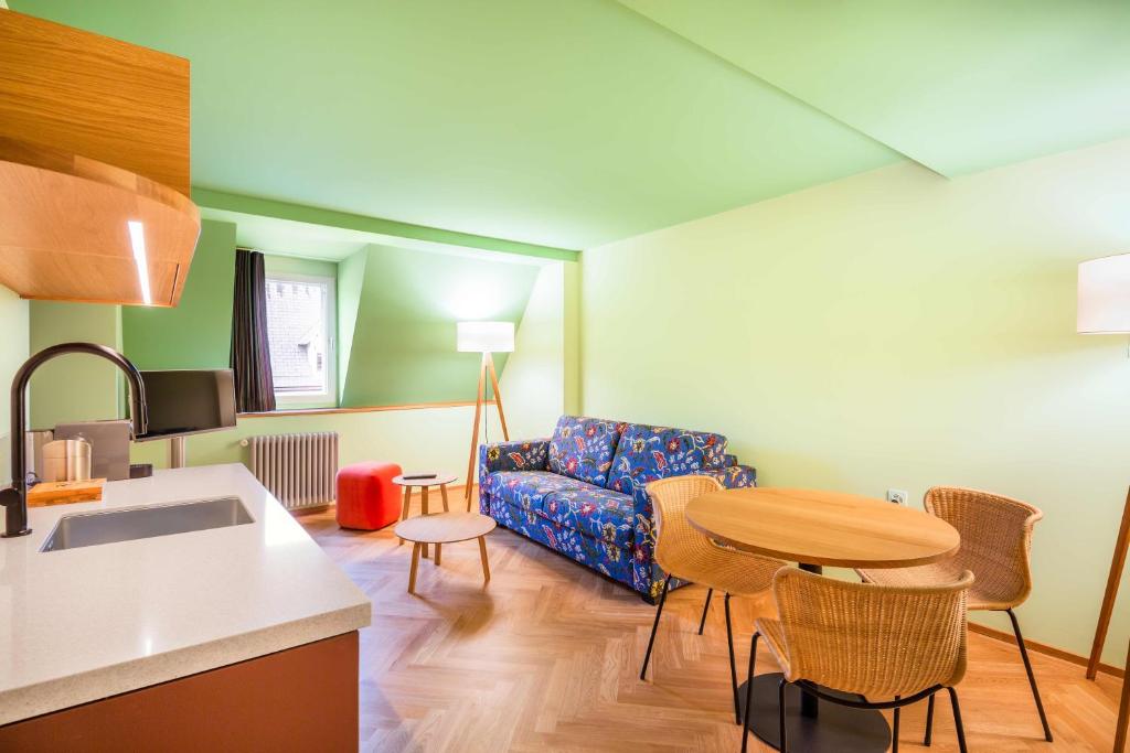Posezení v ubytování Alma Hotel