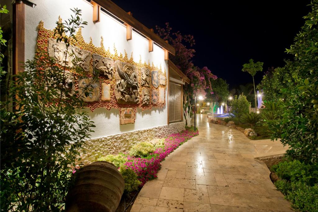 Сад в Kimera Lounge Boutique Hotel & Spa