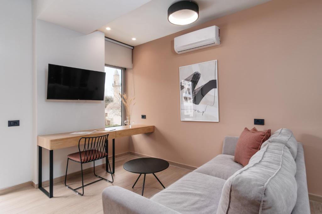 TV a/nebo společenská místnost v ubytování The City Hotel & Suites