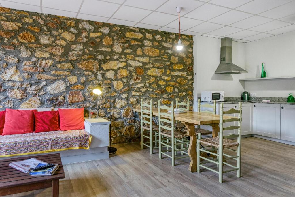 A kitchen or kitchenette at Apartamento Bajo 3