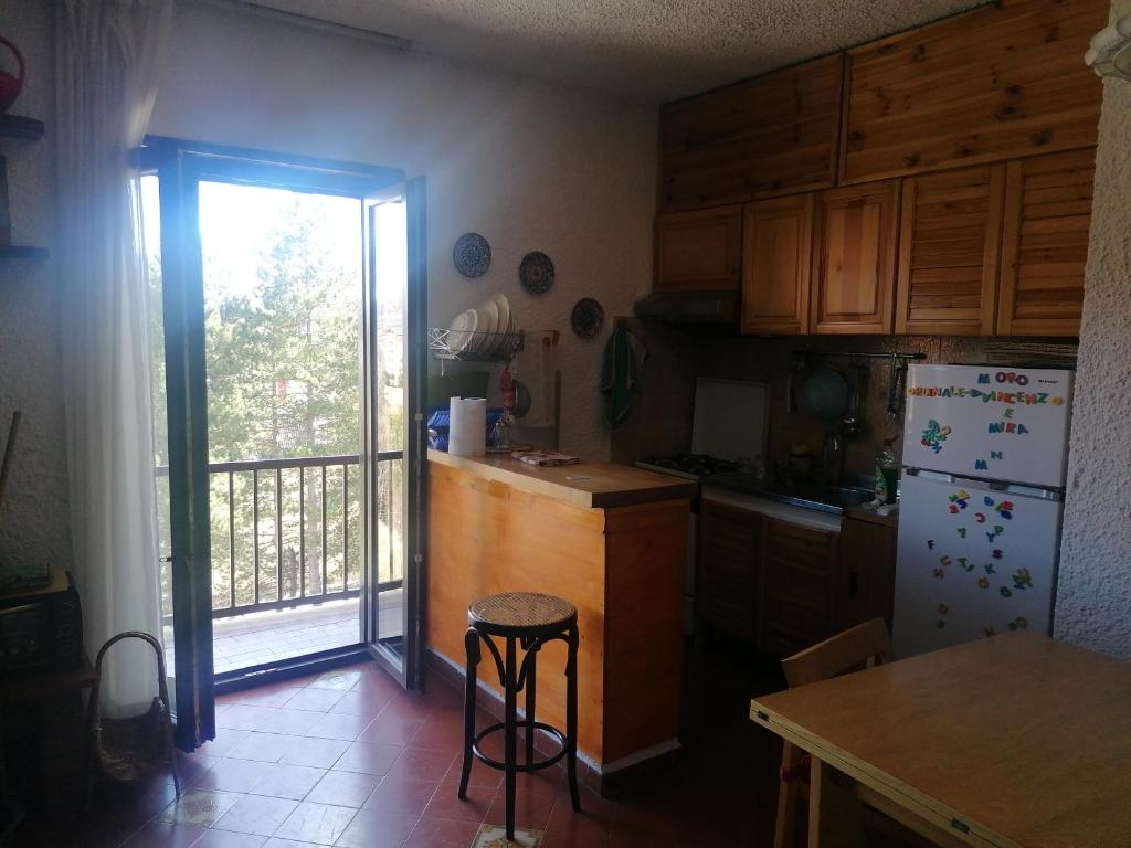 A kitchen or kitchenette at Residence La baita