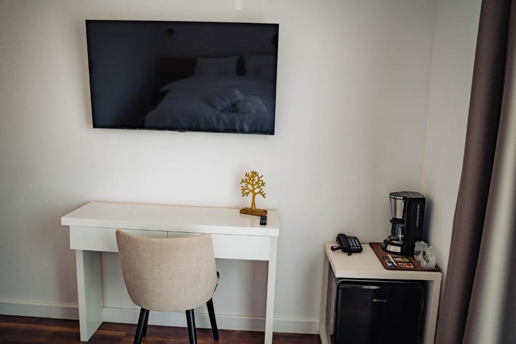TV a/nebo společenská místnost v ubytování Hotel B4
