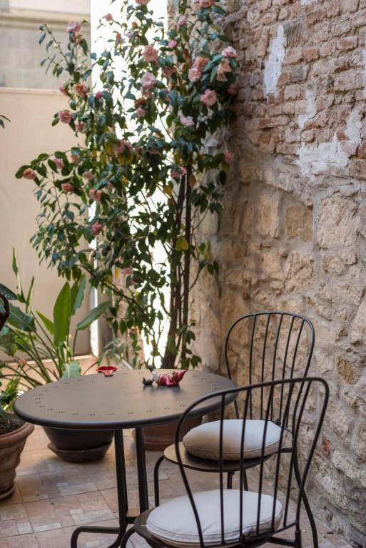 Posedenie v ubytovaní Art Gallery Apartment in Florence