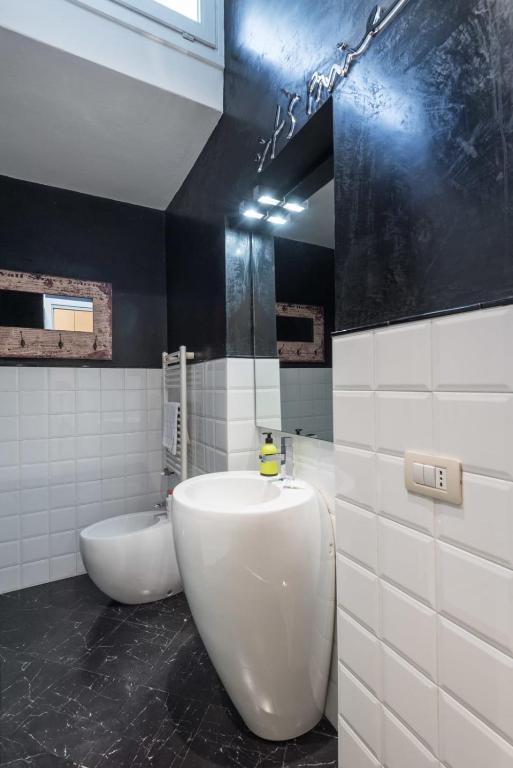 Kúpeľňa v ubytovaní Art Gallery Apartment in Florence