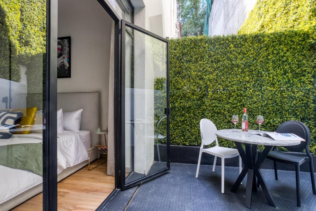 UTOPIC Campos Elíseos by ULIV - María Felix’s Room With A Terrace