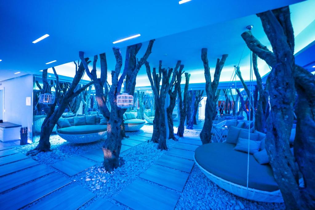 Bazén v ubytování Victoria Palace Hotel & Zen Wellness nebo v jeho okolí