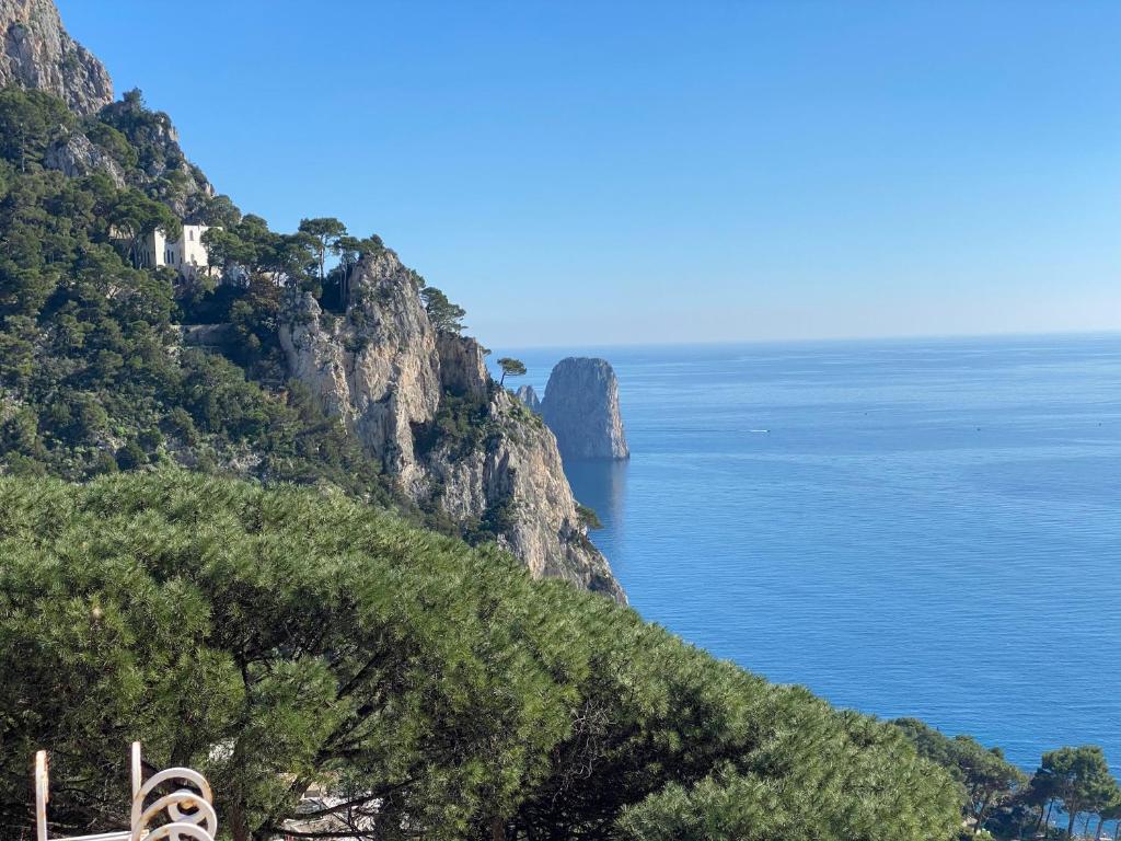 Afbeelding uit fotogalerij van Regina di Capri - Suite vista Faraglioni in Capri