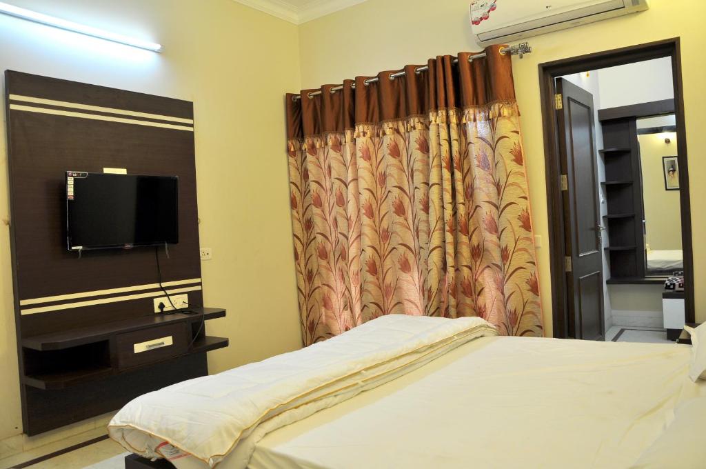 Postel nebo postele na pokoji v ubytování Mohini Home Stay