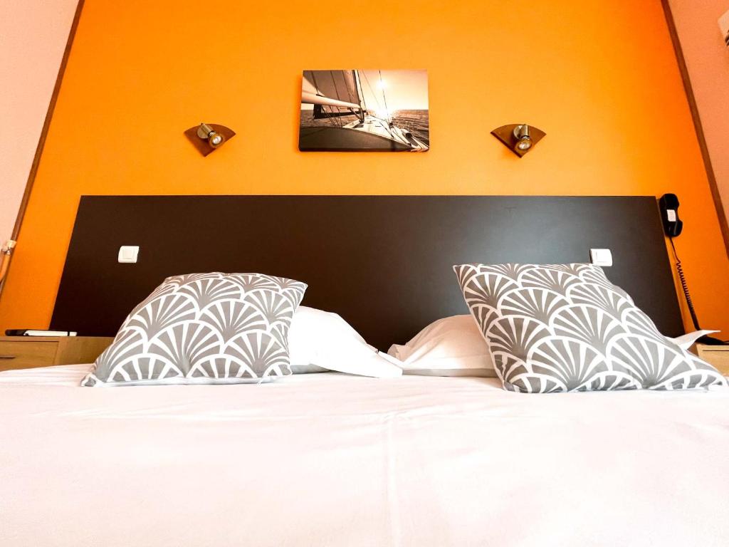 Postel nebo postele na pokoji v ubytování Hotel les Alignements