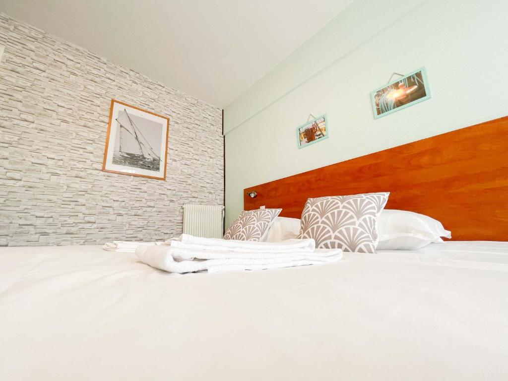 Postel nebo postele na pokoji v ubytování Hotel les Alignements