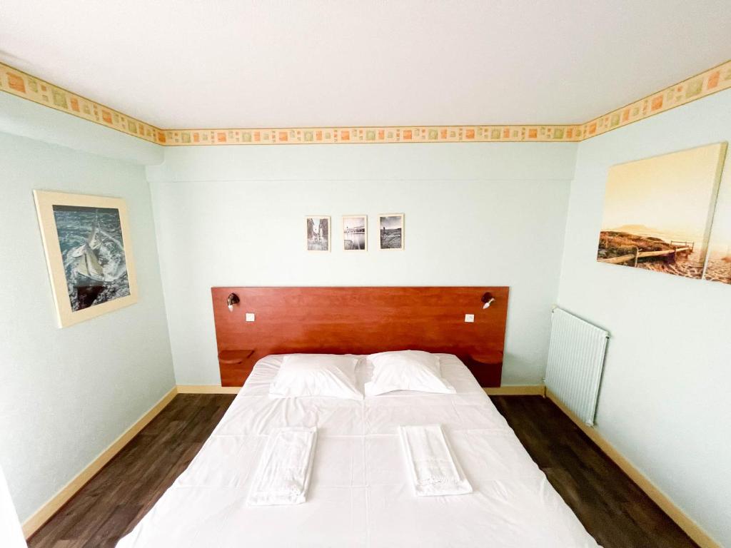 Postel nebo postele na pokoji v ubytování Hotel les Alignements