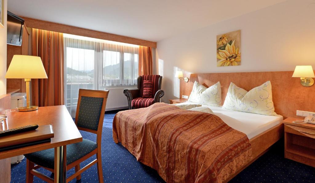 Postel nebo postele na pokoji v ubytování Tennenwirt Hotel