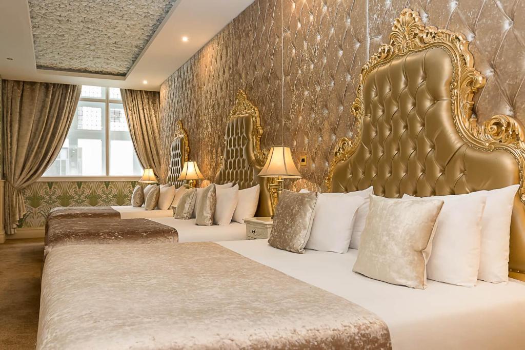 
Luxury Suite - Sleeps 6
