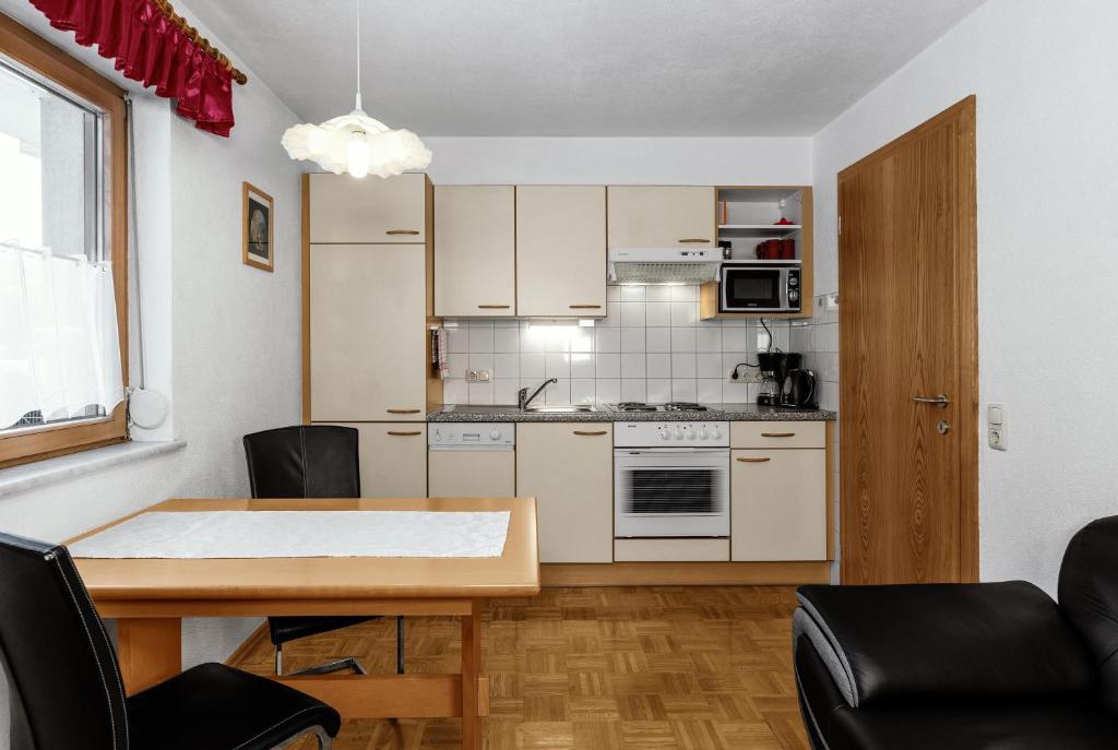 Kuchyň nebo kuchyňský kout v ubytování Apartment Fritz