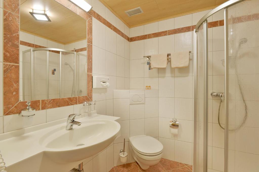 Koupelna v ubytování Tennenwirt Hotel