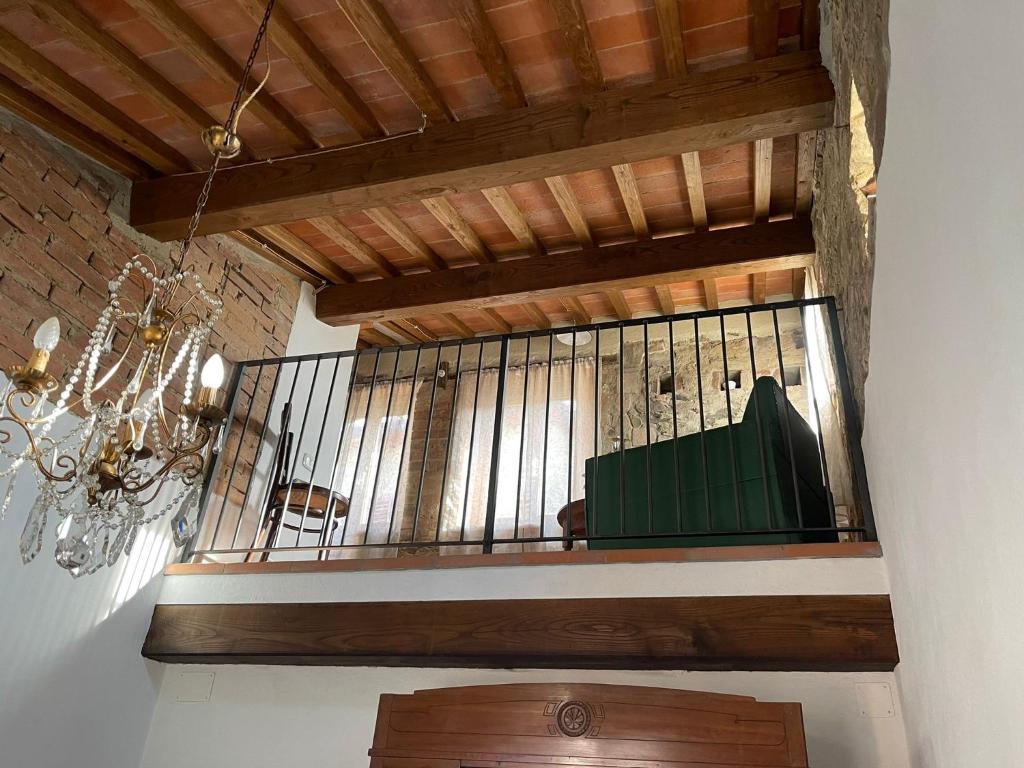 A television and/or entertainment centre at LA CORTE DEI GELSOMINI
