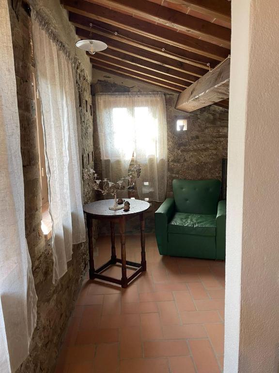 A seating area at LA CORTE DEI GELSOMINI