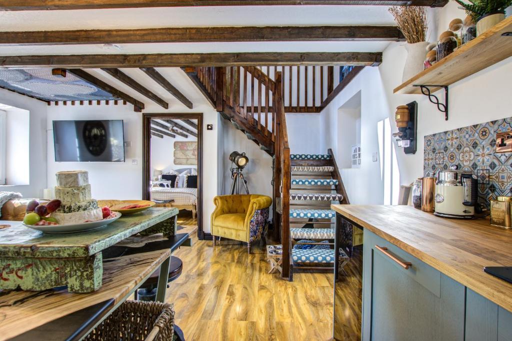Unique Cottage The Old Stables Pembrokeshire Sleeps 8 - Welsh Tourist Board  Award 5 Stars, Pembroke – Updated 2023 Prices
