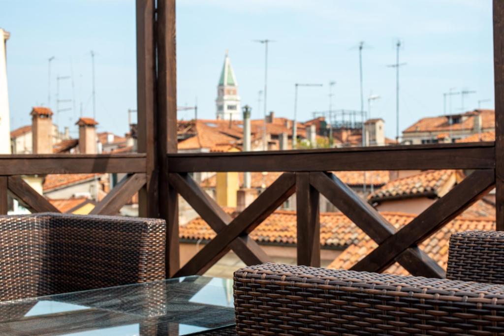 Balkón nebo terasa v ubytování Palazzina Fortuny