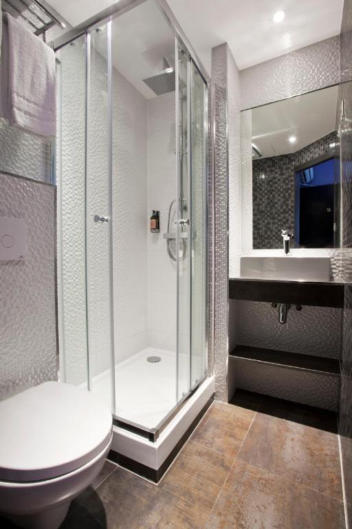 Koupelna v ubytování Hotel des Savoies Lyon Perrache