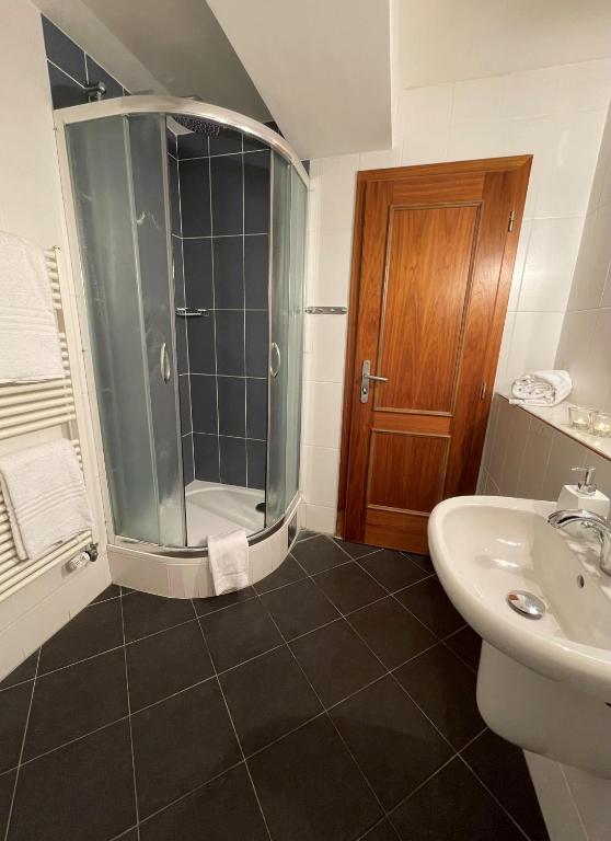 U Cervene zidle - Red Chair Hotel - Resim 41