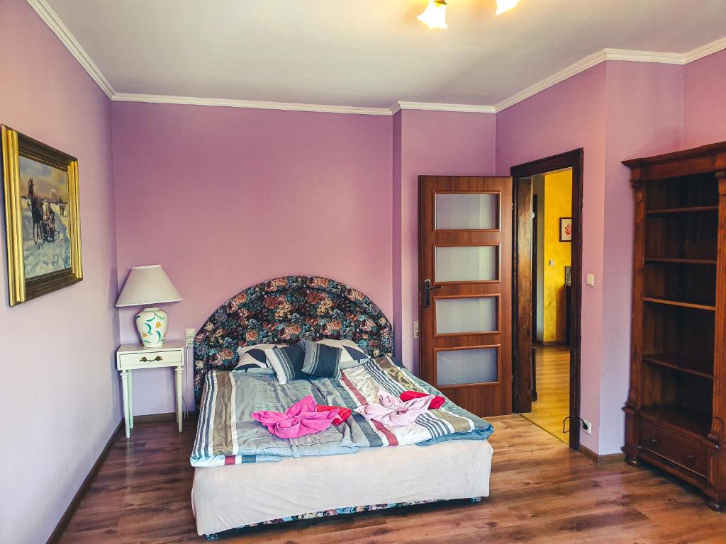 Postel nebo postele na pokoji v ubytování Apartamenty nad Wisłą Renesans