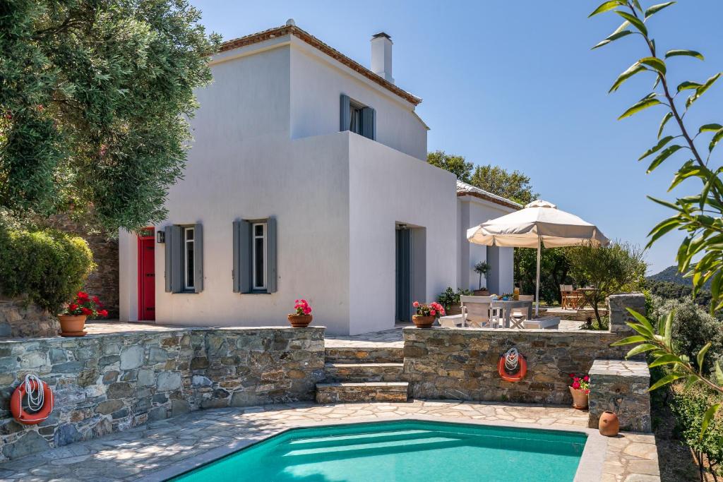 Bazén v ubytovaní Villa Nina Skopelos- Private Pool - Magnificent Views alebo v jeho blízkosti