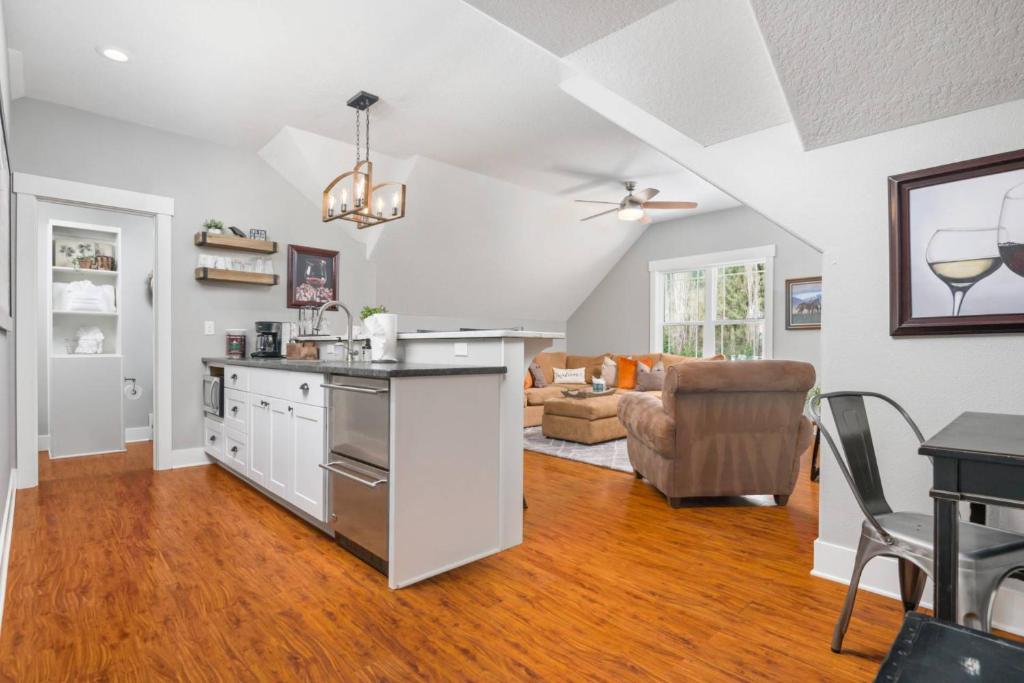a kitchen and living room with a table and a couch at Chehalem Getaway in Newberg