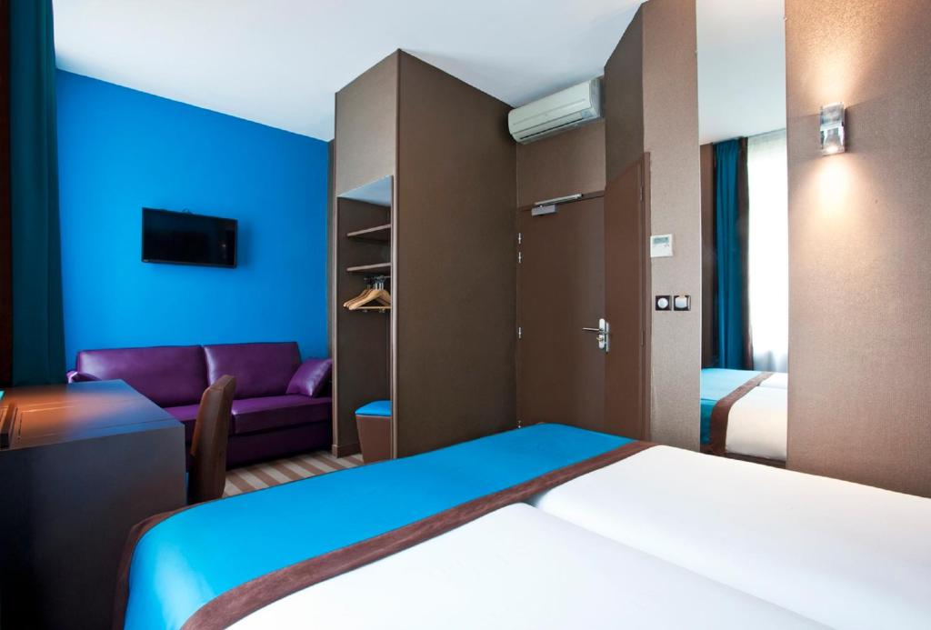 Postel nebo postele na pokoji v ubytování Hotel des Savoies Lyon Perrache