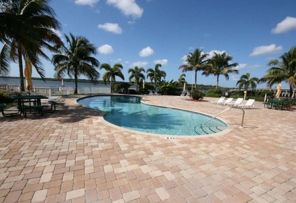 Boca Ciega Resort by Travel Resort Services, St. Petersburg (updated