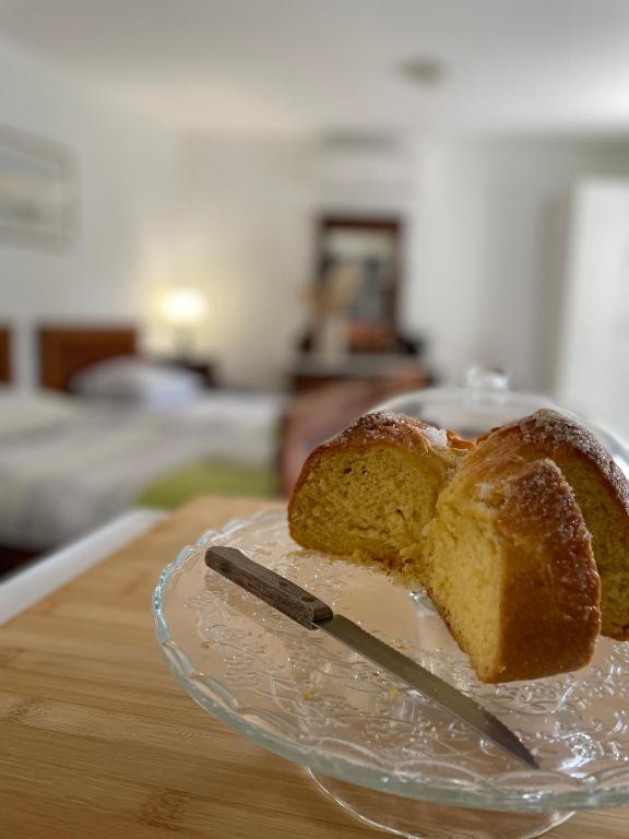 Rúm í herbergi á Guesthouse Kresic
