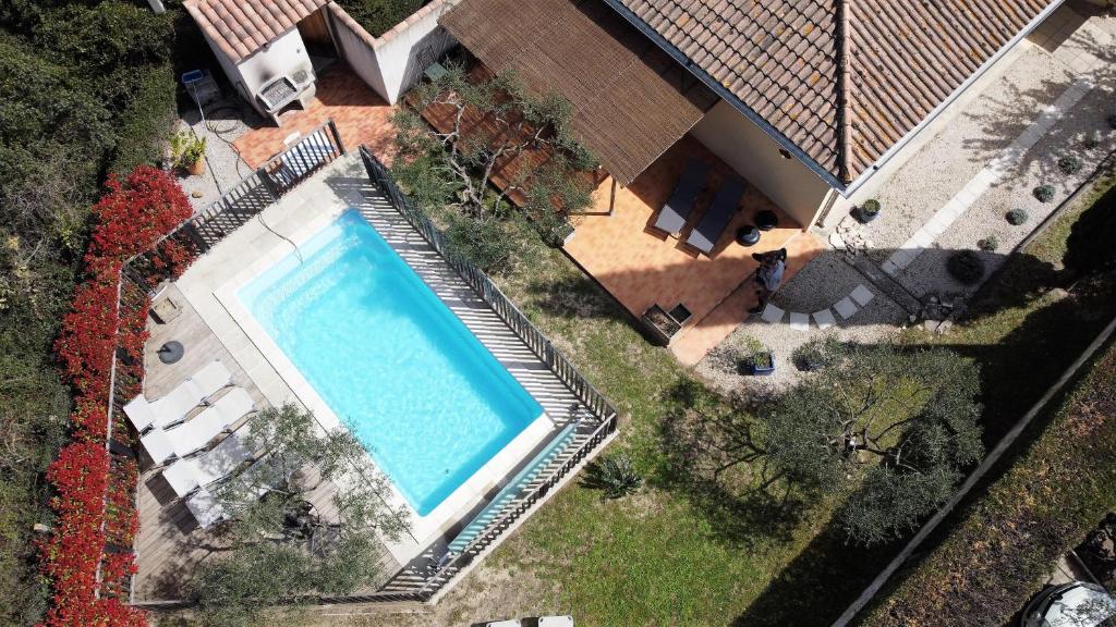 an overhead view of a swimming pool on a house at Maison Comps in Comps