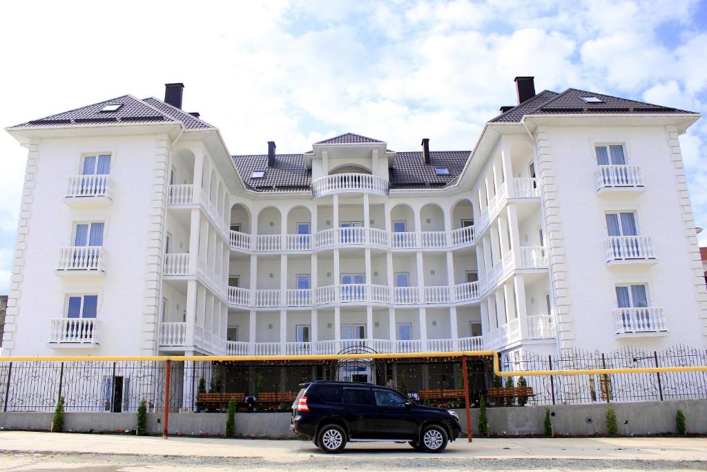 Edificio en el que se encuentra el hostal o pensión