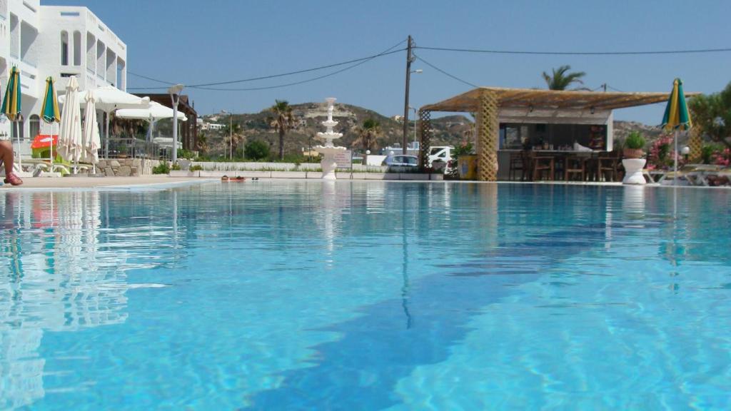 Bazén v ubytování Kokalakis Hotel nebo v jeho okolí