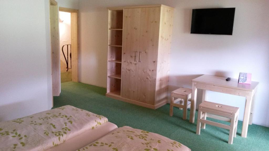Postel nebo postele na pokoji v ubytování Pension Biobauernhof Hinteraltensberg