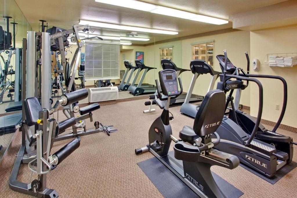 Fitness centrum a/nebo fitness zařízení v ubytování Sonesta Simply Suites Phoenix Tempe