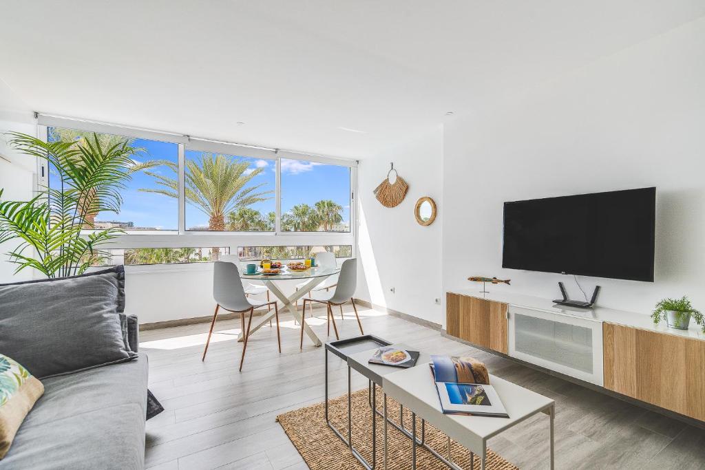 Televízia a/alebo spoločenská miestnosť v ubytovaní Home2Book Sunny Beach Maspalomas Playa del Inglés