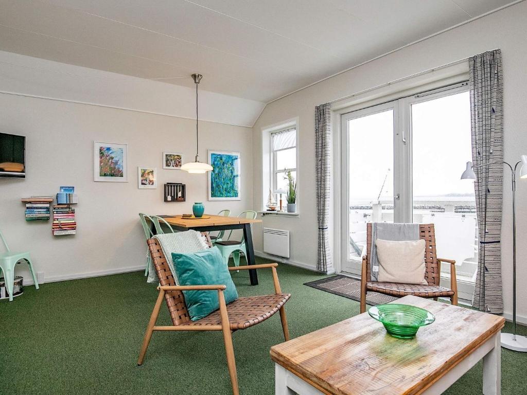 TV a/nebo společenská místnost v ubytování Holiday home Rudkøbing XVII