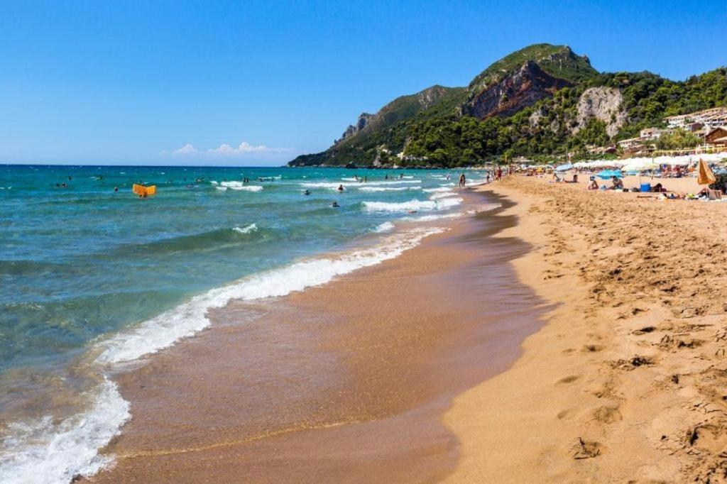 a beach with people in the water and a bunch oficans at Vatos Studio in Vátos