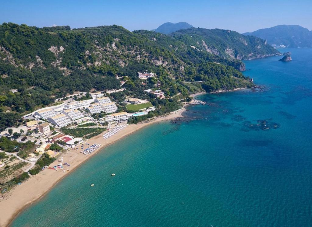 an aerial view of a beach and the ocean at Vatos Studio in Vátos