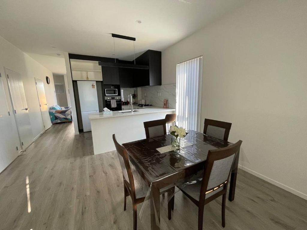 4 bedroom home fully furnished in Papakura, Auckland - Resim 4