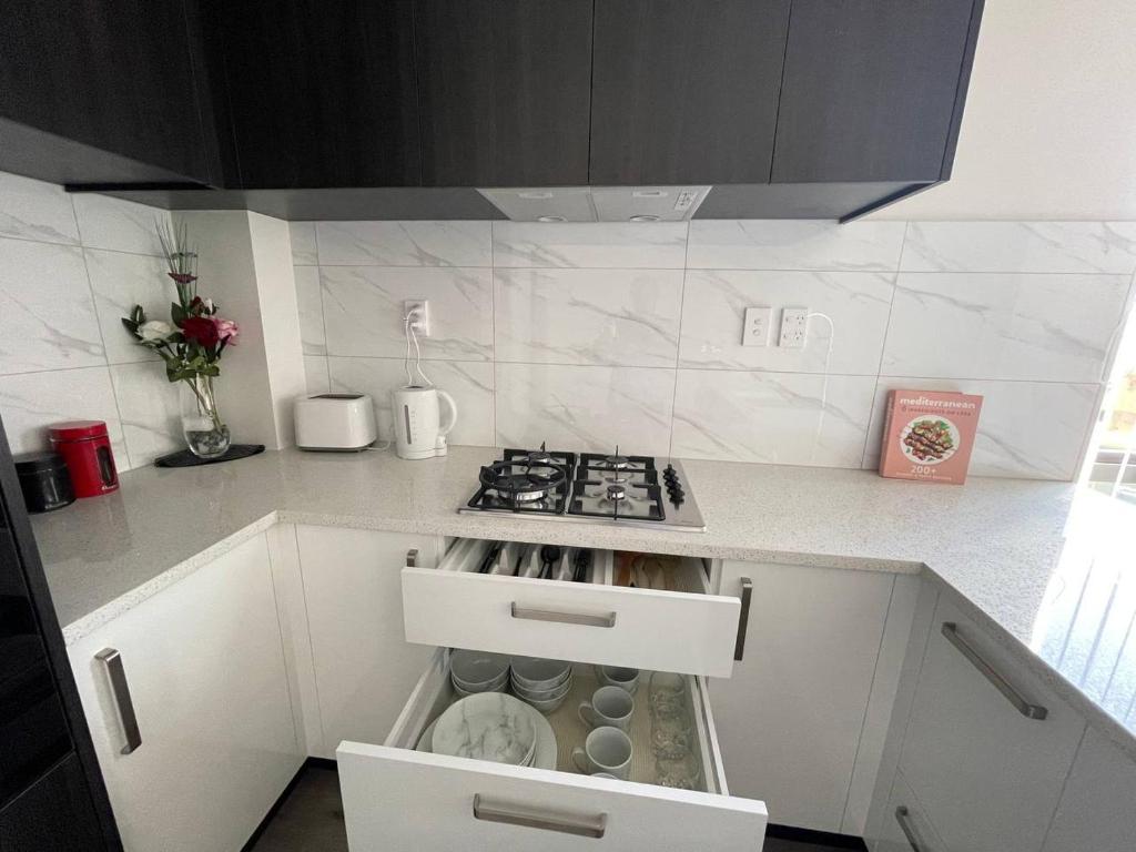 4 bedroom home fully furnished in Papakura, Auckland - Resim 12