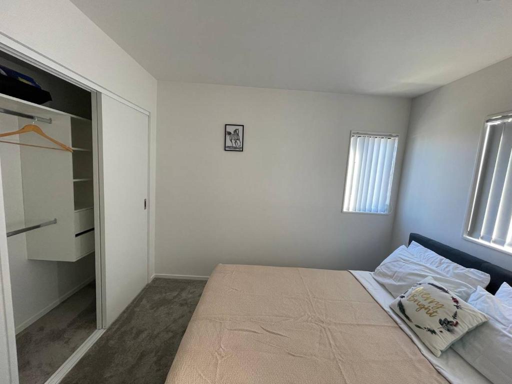 4 bedroom home fully furnished in Papakura, Auckland - Resim 23