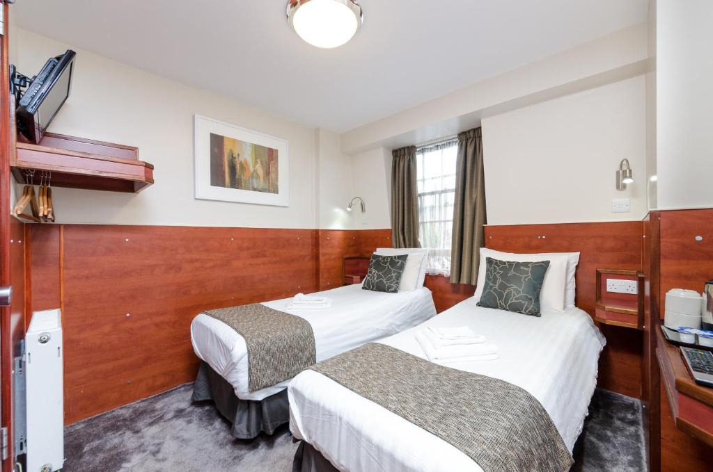 Postel nebo postele na pokoji v ubytování Wardonia Hotel Kings Cross
