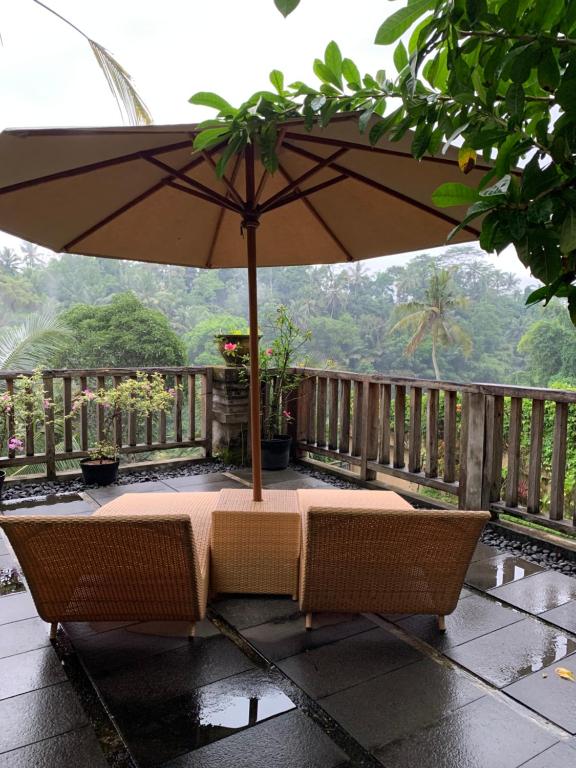 Balkón nebo terasa v ubytování Ubud Paras Villa